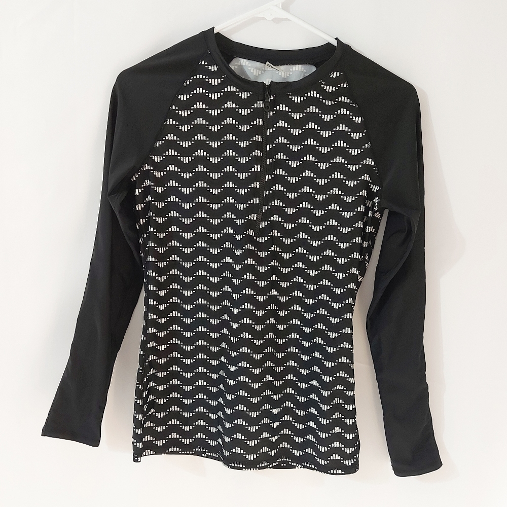 OLD NAVY size small  swim Black and White